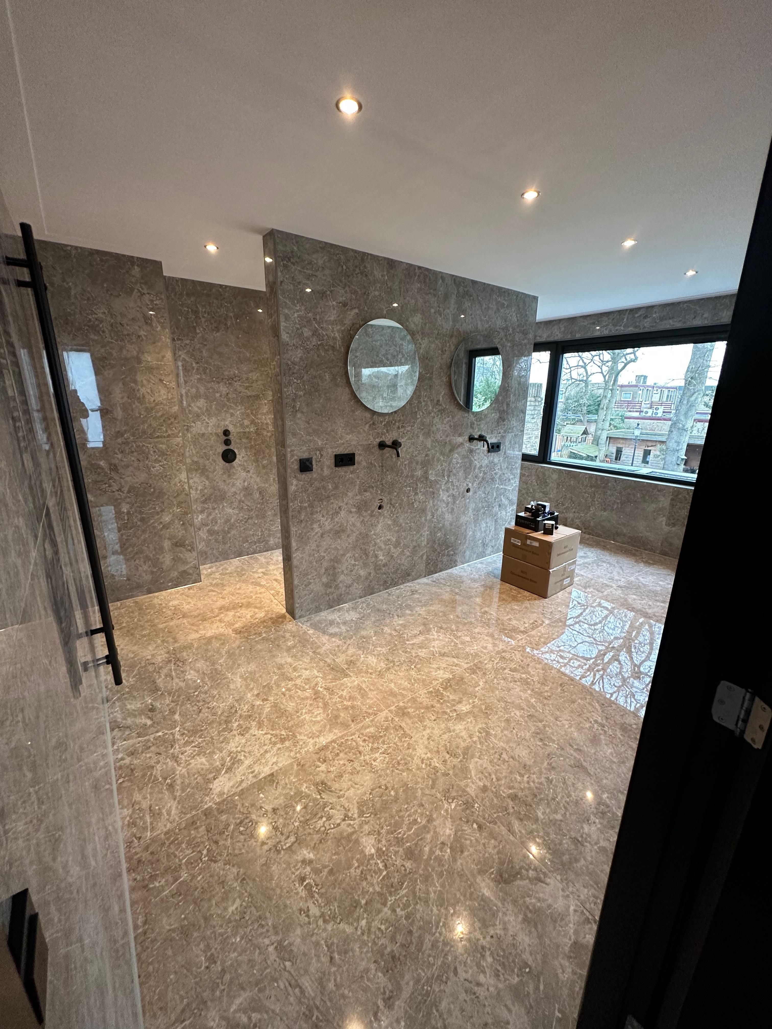 Badkamer en doucheruimte 1